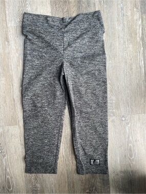 Celestial bodiez high waisted butt scrunch capris